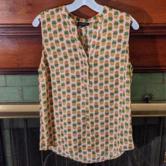 The Limited Tops - The limited Pineapple 🍍sleeveless blouse